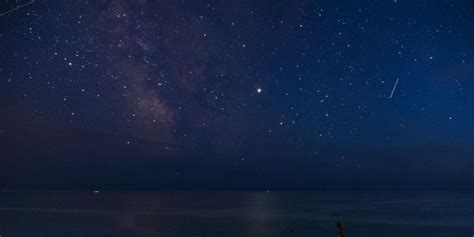 La Nuit des étoiles filantes: Un triomphe scientifique italien face à l’obscurité cosmique.